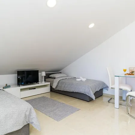 Smanjak קאבטאט