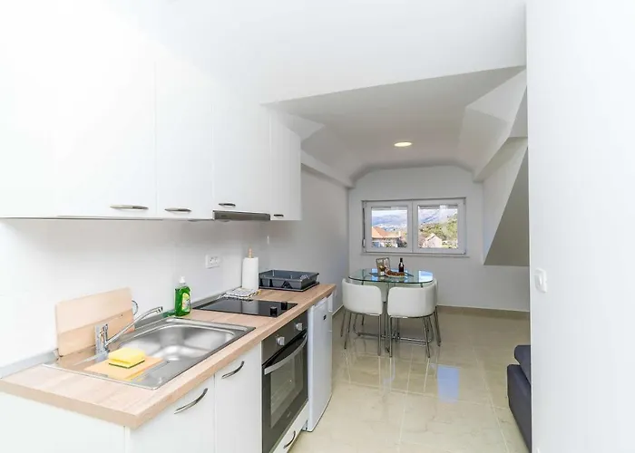 דירה Smanjak קאבטאט