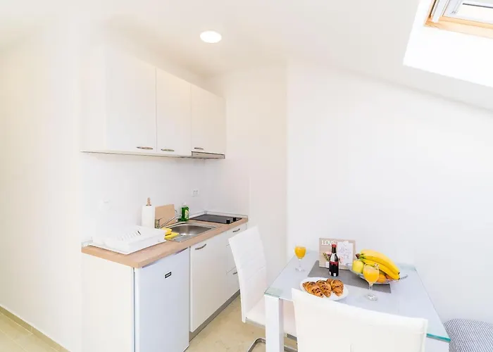 Smanjak דירה קאבטאט