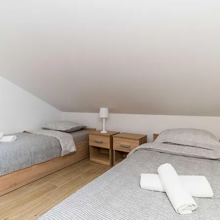 Smanjak アパート ツァヴタット