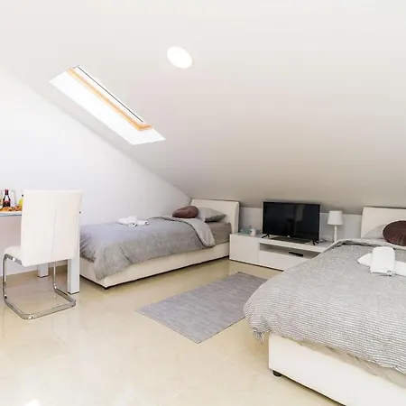 アパート Smanjak ツァヴタット