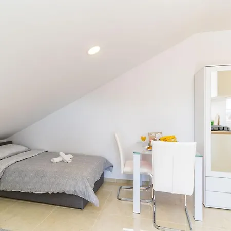 Smanjak * ツァヴタット