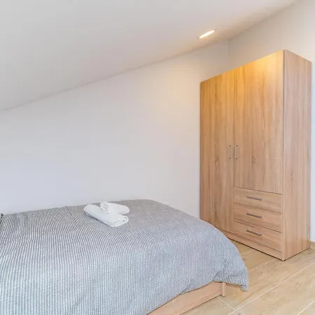 Smanjak アパート ツァヴタット