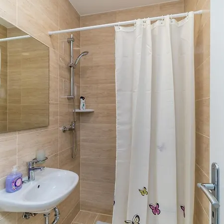 Smanjak アパート ツァヴタット